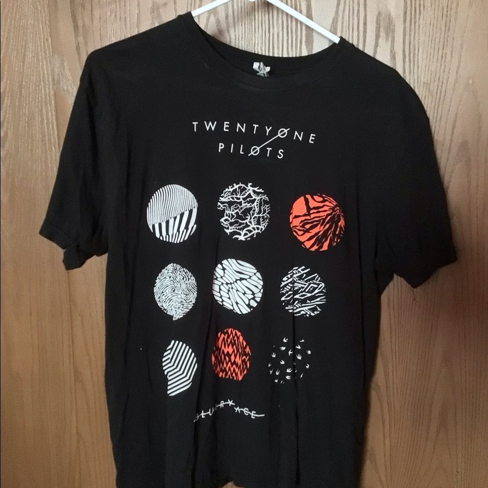 21 pilots blurry face
